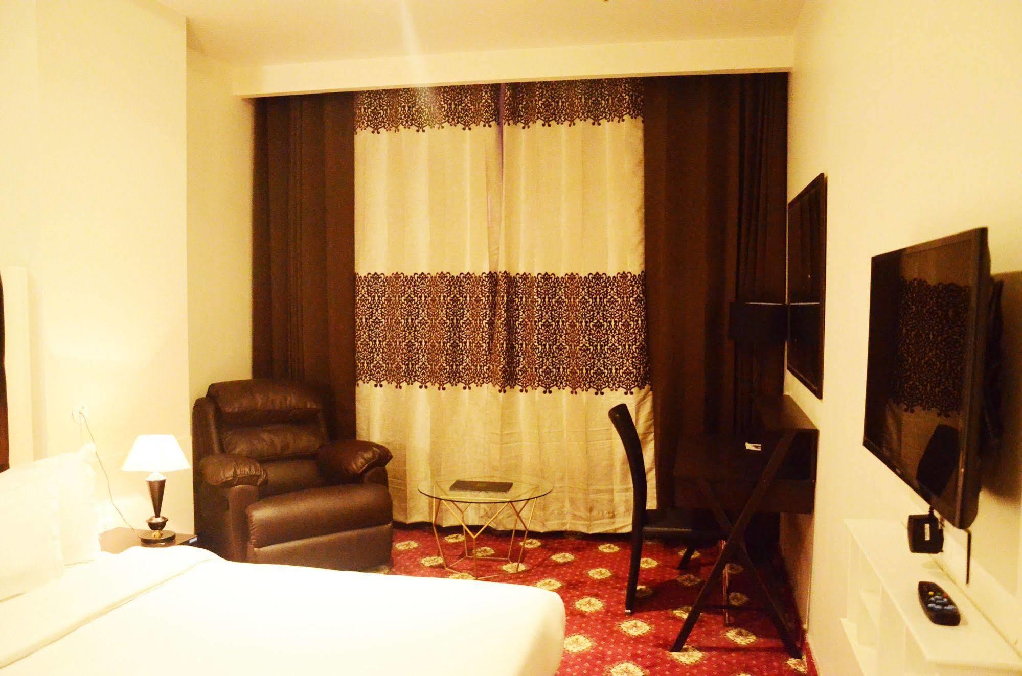 Fabhotel Prudent Amritsar Exterior foto